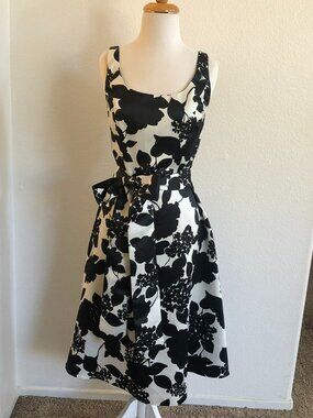 WHBM White and Black Floral Print Satin Fit & Flare Dress 8
